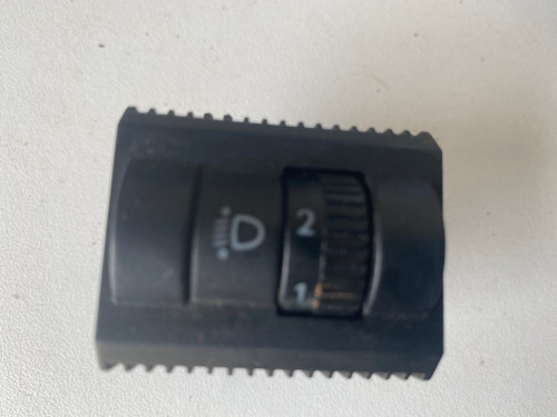 VW AMAROK USED HEADLIGT ADJUSTER SWITCH 2H0 941 333