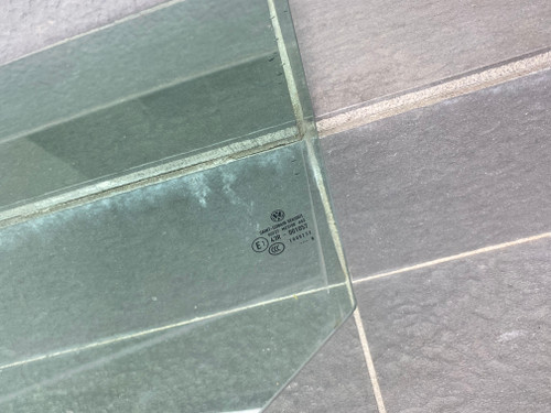 VW GOLF MK5 USED LHR DOOR GLASS