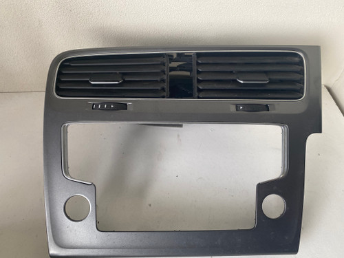 VW GOLF MK7 USED CENTRE AIR VENT WITH SILVER SURROUND 5G2 819 728 AG