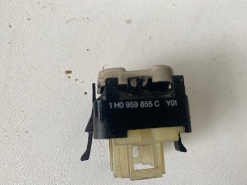 VW GOLF MK3 USED LHF WINDOW SWITCH IN CREAM COLOR 1H0 959 855 C