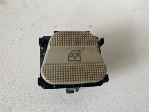 VW GOLF MK3 USED LHF WINDOW SWITCH IN CREAM COLOR 1H0 959 855 C