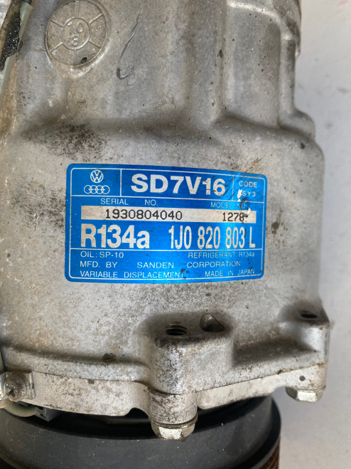 VW GOLF BORA MK4 VW BEETLE VW CADDY USED AC COMPRESSOR 1J0 820 803 L