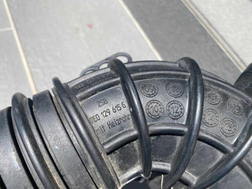 VW TRANSPORTER T5 2L TDI USSED AIR INTAKE HOSE 7E0 239 615 G