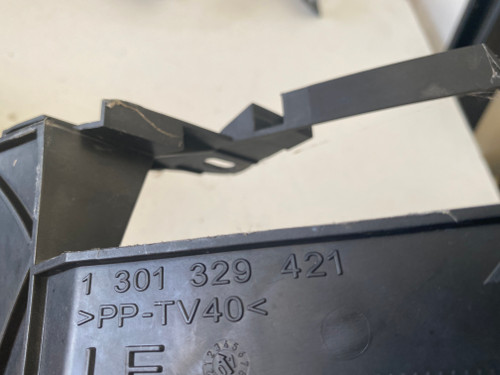 VW TRANSPORTER 75 EARLY 2004-2009 USED LH LOWER HEADLIGHT BRACKET  1 301 329 421