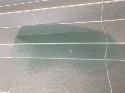BMW E90 USED RHF DOOR GLASS 