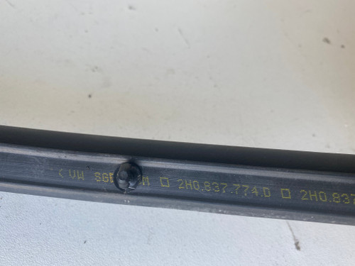 VW AMAROK USED LHF LOWER DOOR RUBBER 2HO 837 774 D