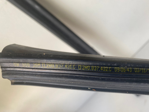 VW AMAROK USED LHF DOOR GLASS CHANEL RUBBER 2H0 837 432 C