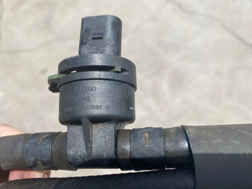 VW TRANSPORTER 1.9 TDI USED DIESEL TEMP SENDER WITH HOSES 038 906 081 B