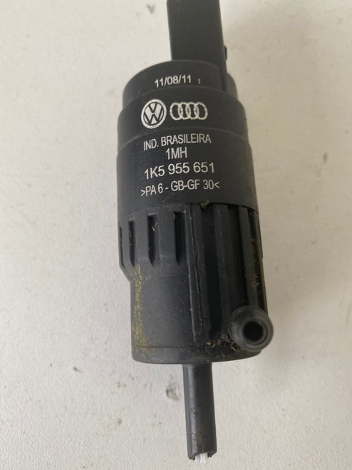 VW AMAROK USED WINDSCREEN WASHER PUMP 1H5 955 851