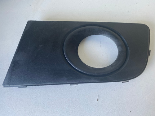 VW AMAROK 2011-2015  USED LH LOWER BAR GRILLE 2H0 807 489 A