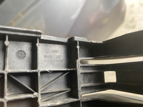 VW AMROK USED TOP BATTERY CAP 2H0 915 429 B