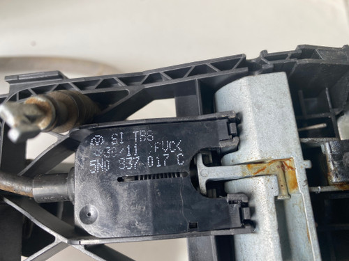 VW AMAROK USED RHF OUTER DOOR HANDLE WITH THE CARRIER 5N0 837 017 C IN NATURAL GREY  H7W