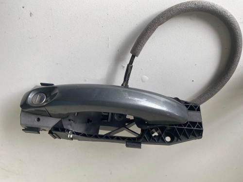 VW AMAROK USED RHF OUTER DOOR HANDLE WITH THE CARRIER 5N0 837 017 C IN NATURAL GREY  H7W