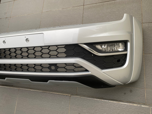 VW AMAROK 580 2017-2021 USED GENUINE  FRONT COMPLETE BUMPER BAR IN SILVER BLACK