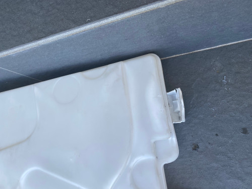 BMW E70 USED WINDSCREEN WASHER BOTTLE 108332-17