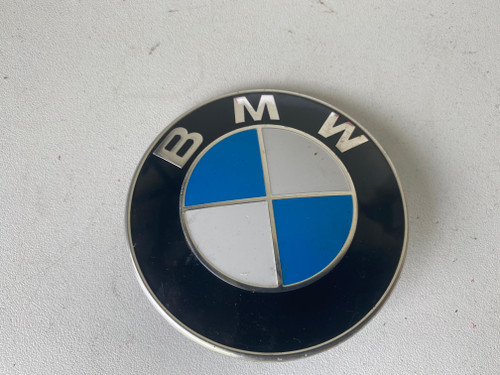 BMW X5 E70 USED BONNET BADGE 8 132 37505