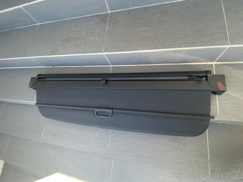 BMW X5 E70 USED PULL OUT CARGO BARRIER/PARCEL SHELF IN BLACK COLOUR