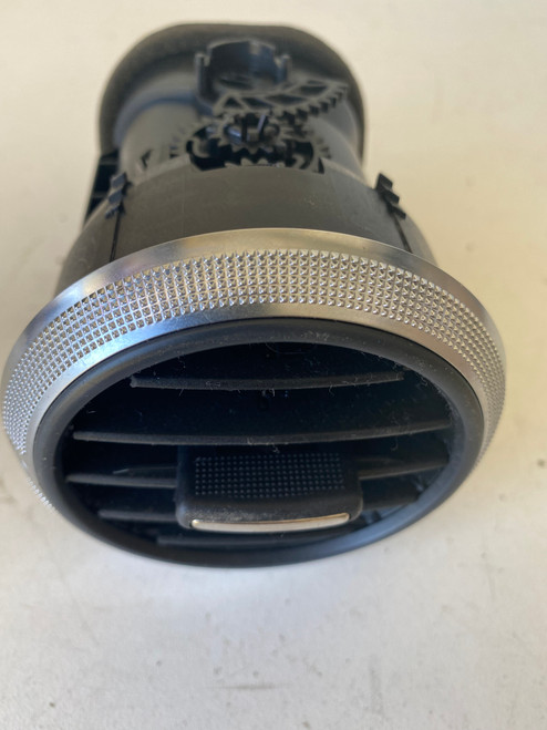 AUDI A3 8P USED CHROME TRIM CENTRE AIR VENT 8J0 820 901 C 5PR  8P0 820 901 C 5PR