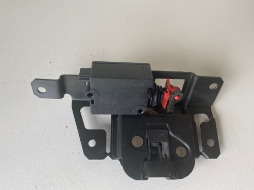 BMW E46 COMPACT USED TAILGATE LOCK MECHANISM 51.24 - 7 026 192