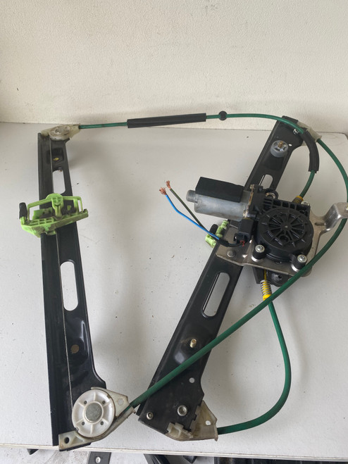 BMW E46 COMPACT USED RHF WINDOW REGULATOR AND MOTOR 8251350