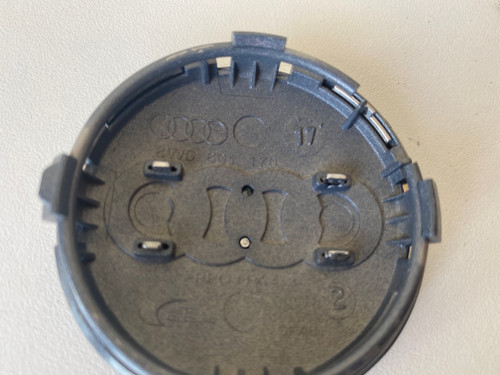 USED AUDI CENTRE WHEEL CAP 8W0 601 170