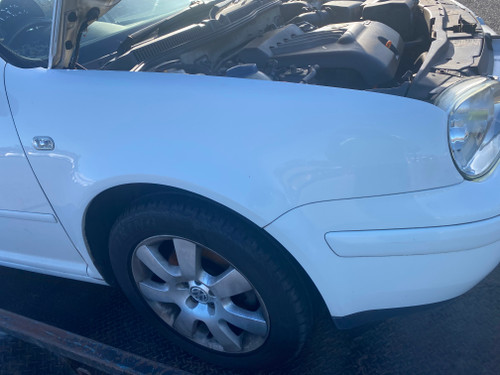 VW GOLF MK4 USED RH GUARD IN WHITE B9A PAINT CODE 