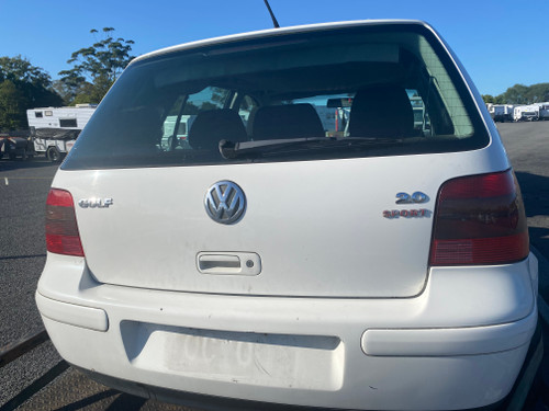 VW GOLF MK4  USED TAILGATE  SHELL IN WHITE B9A
