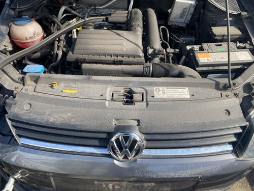 VW POLO 6R LATE USED GRILLE WITH VW BADGE 6C0 853 651    RYP