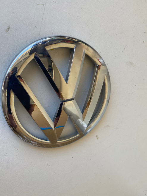 VW BEETLE 2012-2016 USED BONNET VW EMBLEM 5C5 853 600 A