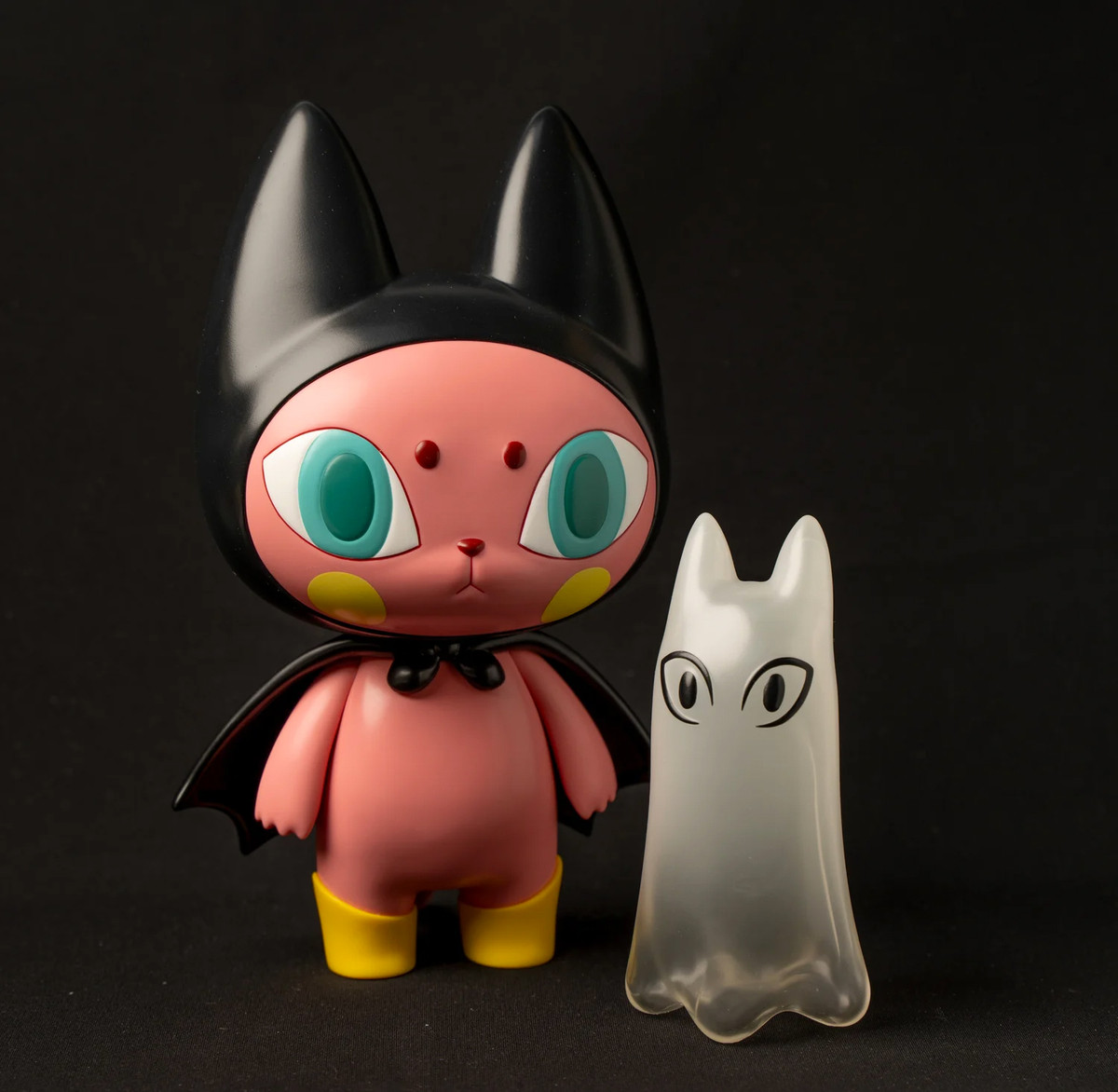 Badmeaw XL & Nope BITTER by Mueanfun Sapanake - myplasticheart