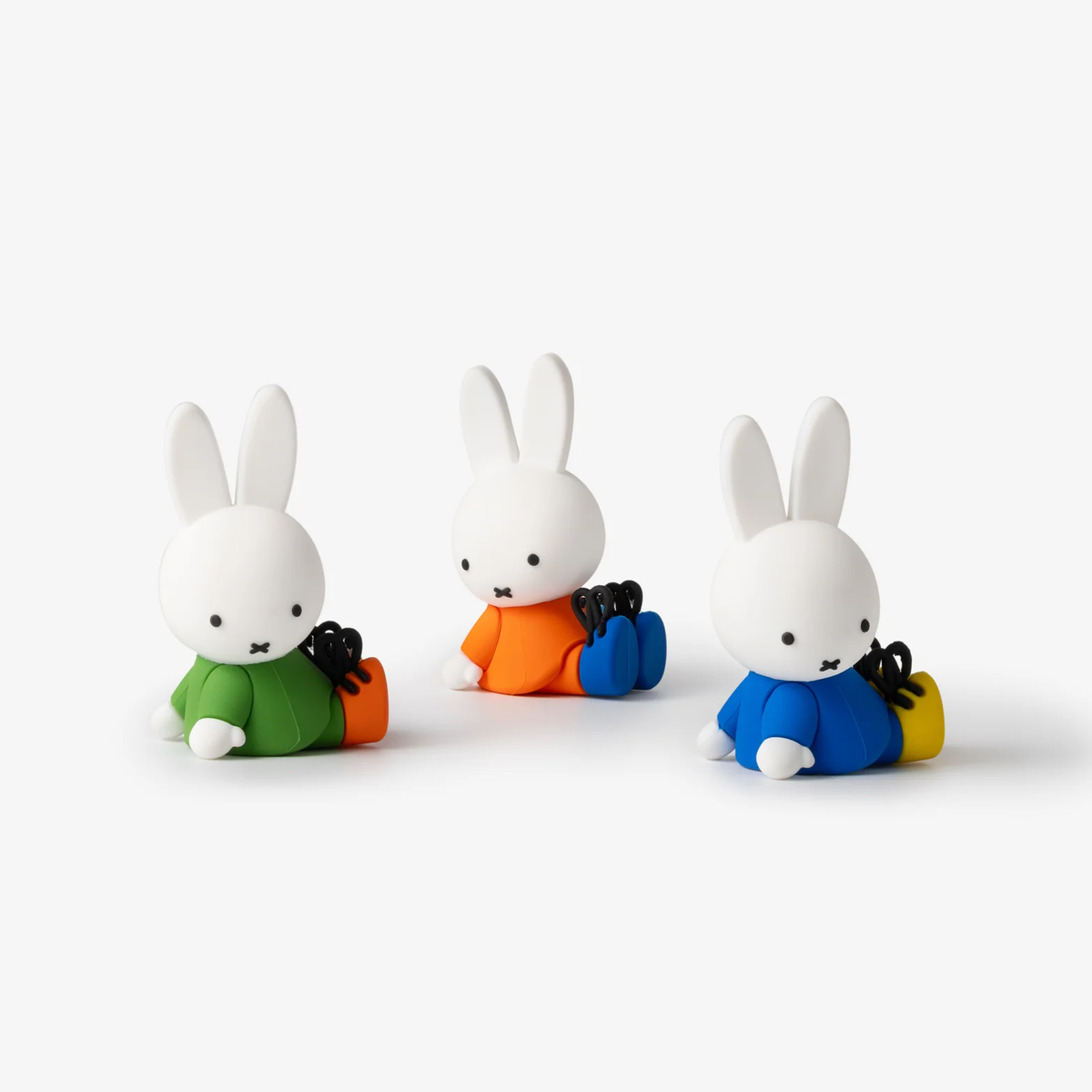 ◆ miffy Smoko Miffy in Shoes Blind Box - myplasticheart