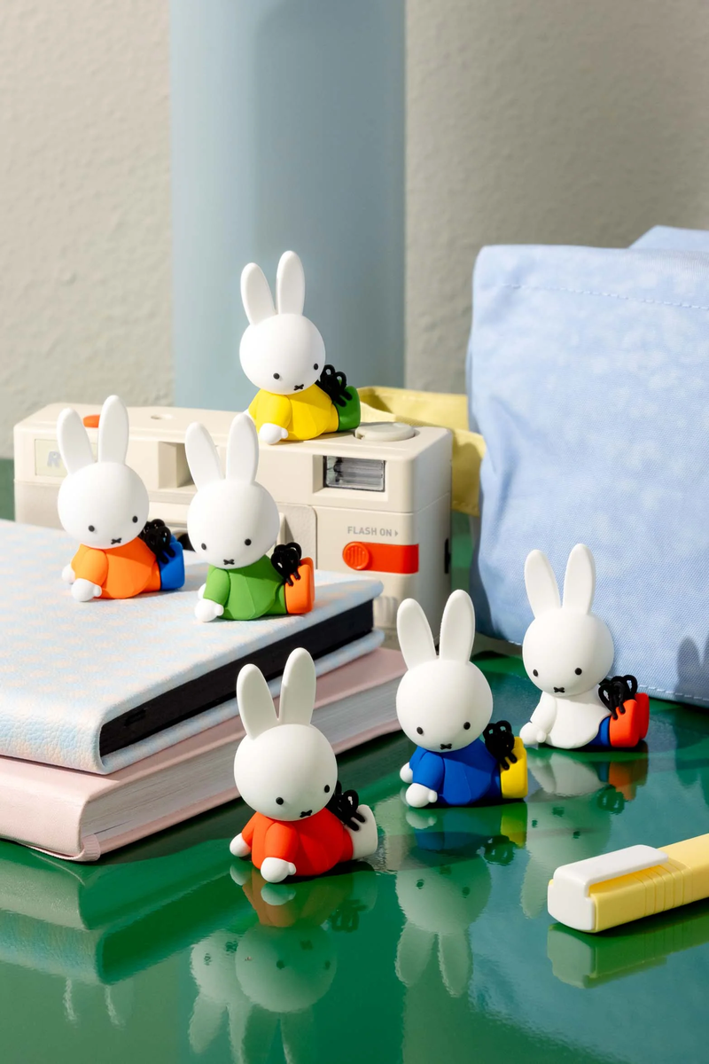 ◆ miffy Smoko Miffy in Shoes Blind Box - myplasticheart