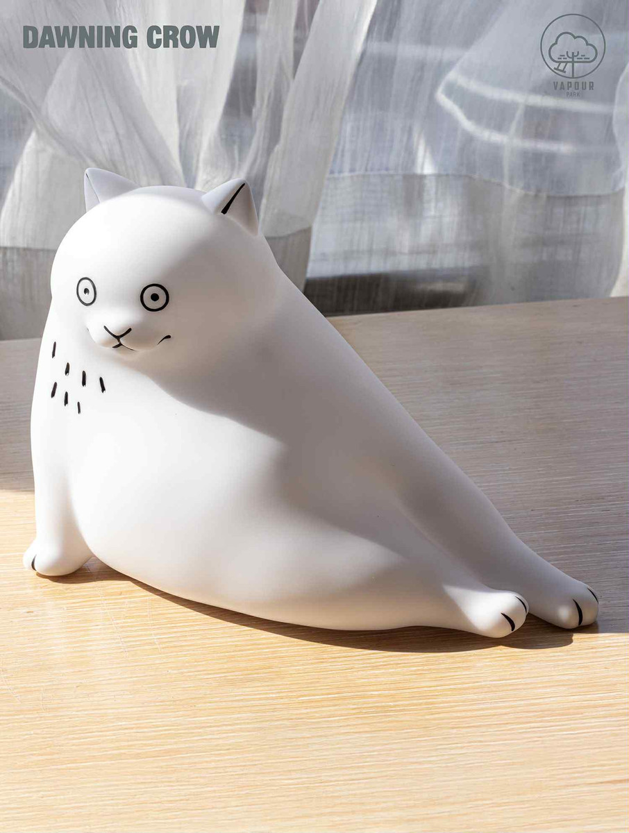 THE BIG WHITE CAT with LAMP by Vapour Park X Dawning Crow PRE