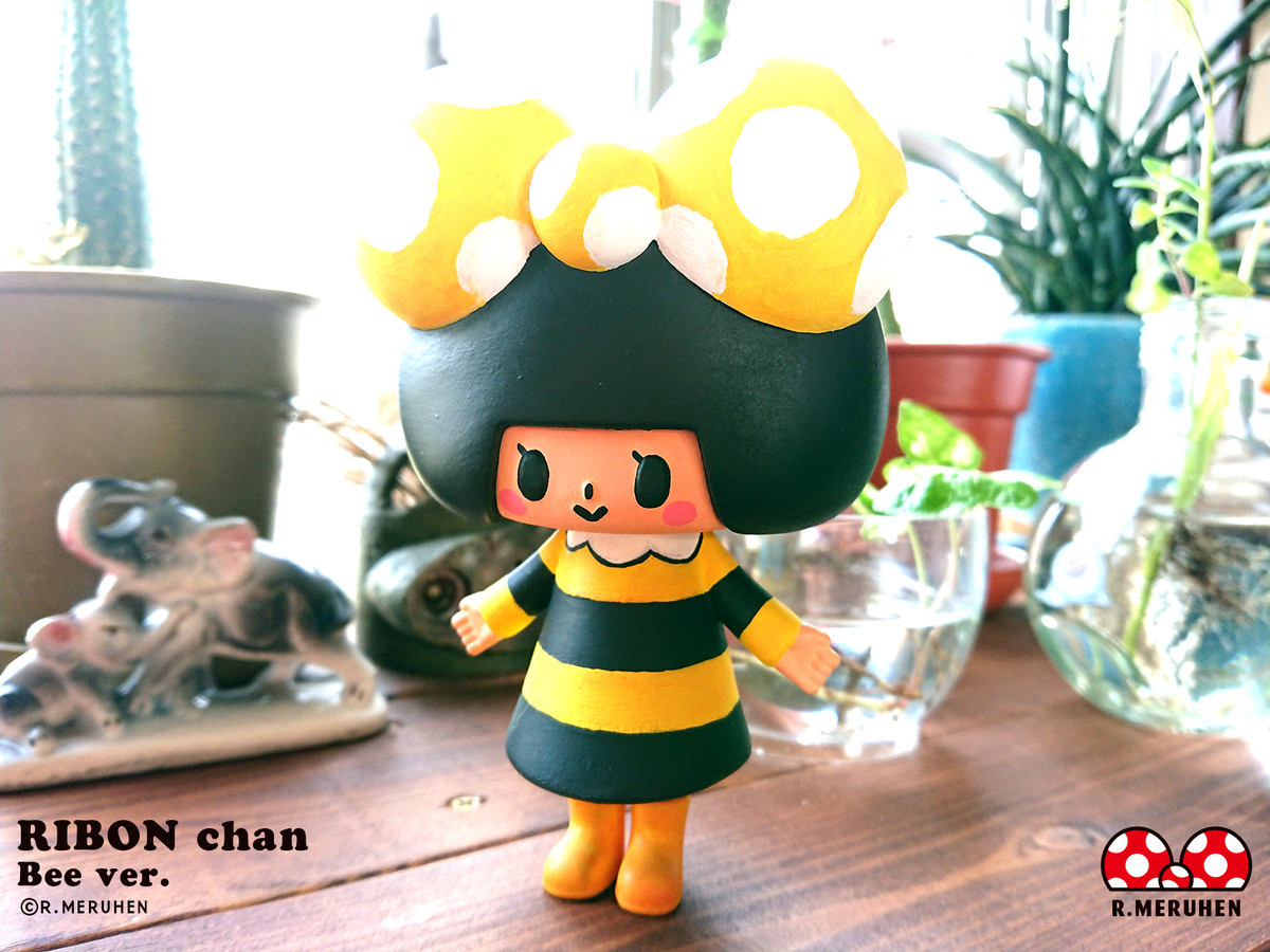 Ribon-Chan Bee Ver. Hand Painted by Rieko Meruhen - myplasticheart