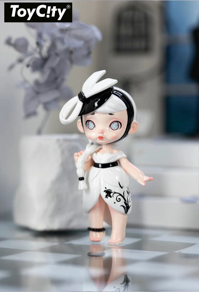 ポップマート　popmart Laura ローラ　bunny バニーナイトドレス Laura The Charm of Faded Hues Blind Box - myplasticheart