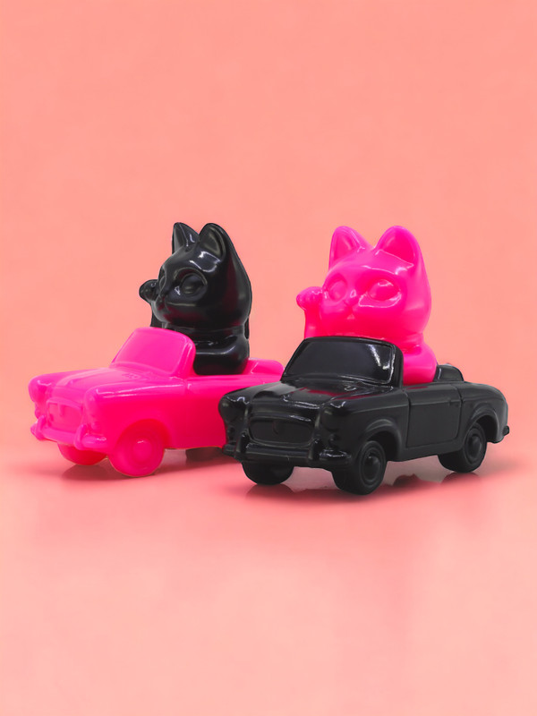 Lucky Kitty Car Unpainted Random Assortment by Genkosha