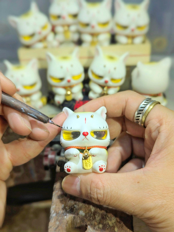 Mini Maneki Neko Mia White by Shabon Lee PRE-ORDER SHIPS MAR 2025