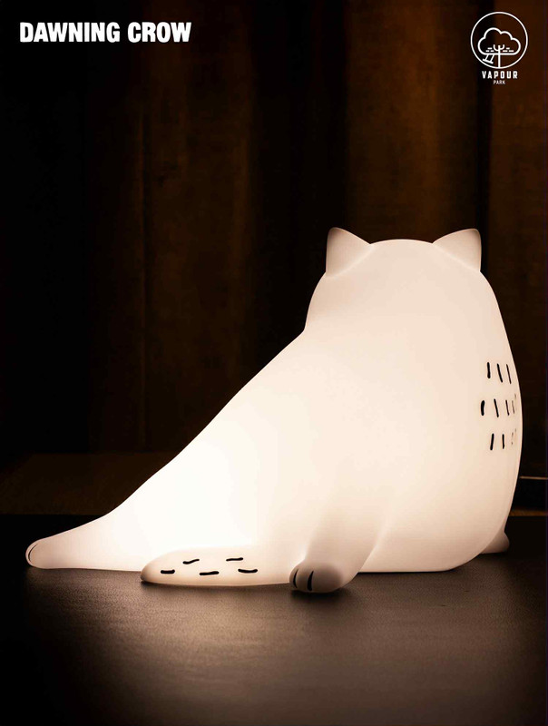 THE BIG WHITE CAT with LAMP by Vapour Park X Dawning Crow PRE