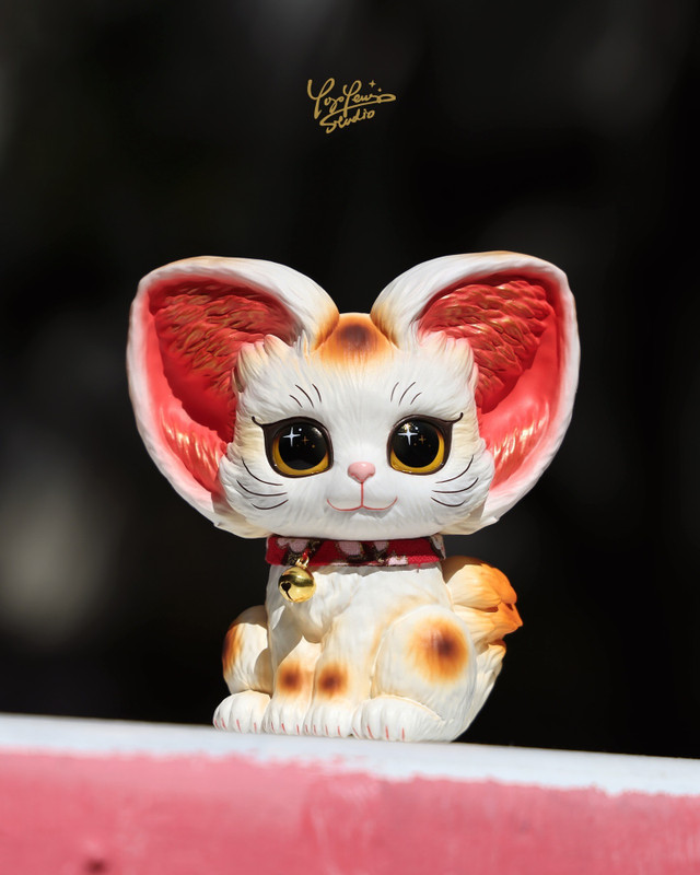 Megary Sit Sit Lucky Cat by Yoyo Yeung