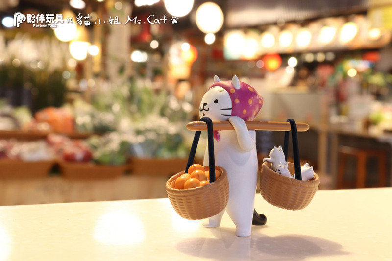 Meow Meow Market Capsules