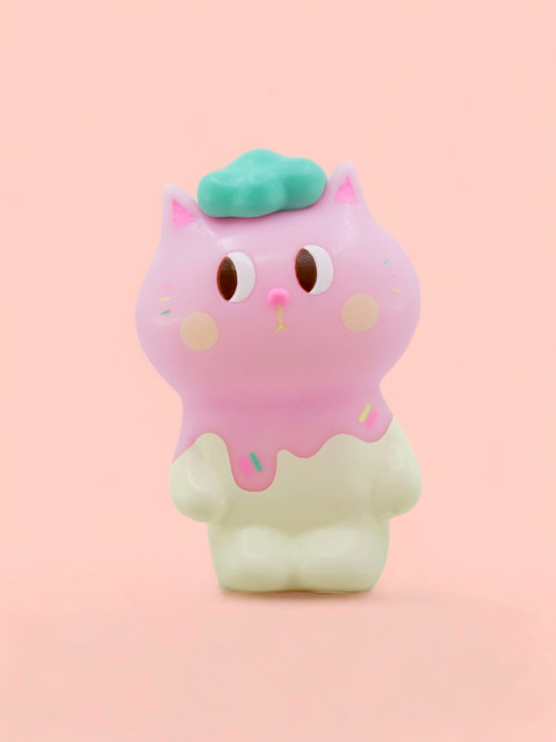 Kiyo Neko Valentine by Helen Tam - myplasticheart