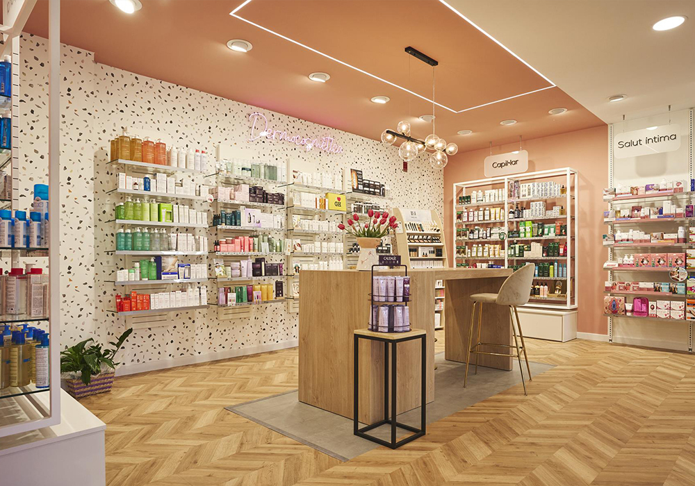 Zona de dermoasesoría en Farmacia Xènia Juan en Roses, Girona