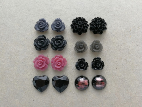Black and plum resin flower cabochons