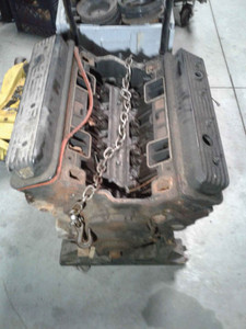 GM 10243880 Small Block Chevy 4 Bolt Main Vortec Engine 10239906 Cylinder Heads