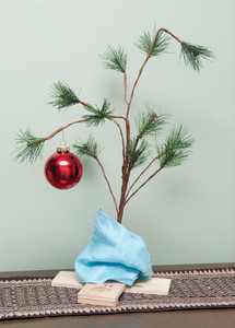 Peanuts Charlie Brown's Christmas Tree Peanuts 24" Tall Blanket & Ornament