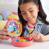 Polly Pocket-Moped Περιπέτεια-Κουτί με 2 μίνι φιγούρες και ζώο HWN98 (CDMATHWN98-el)