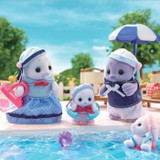 Αρθρωτή οικογένεια - SYLVANIAN FAMILIES - Οικογένεια φώκιας - 4 χαρακτήρες και αξεσουάρ παραλίας (CDSYL5054131057599-el)