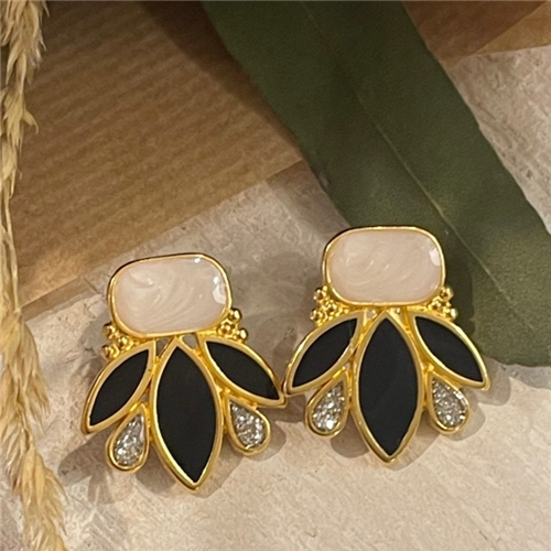 Willow Natural Enamel Flower Earrings - Black & Cream