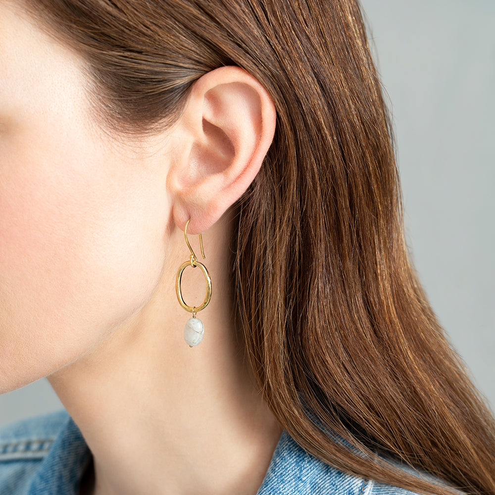A Beautiful Story - Graceful Lapis Lazuli Earrings - Gold