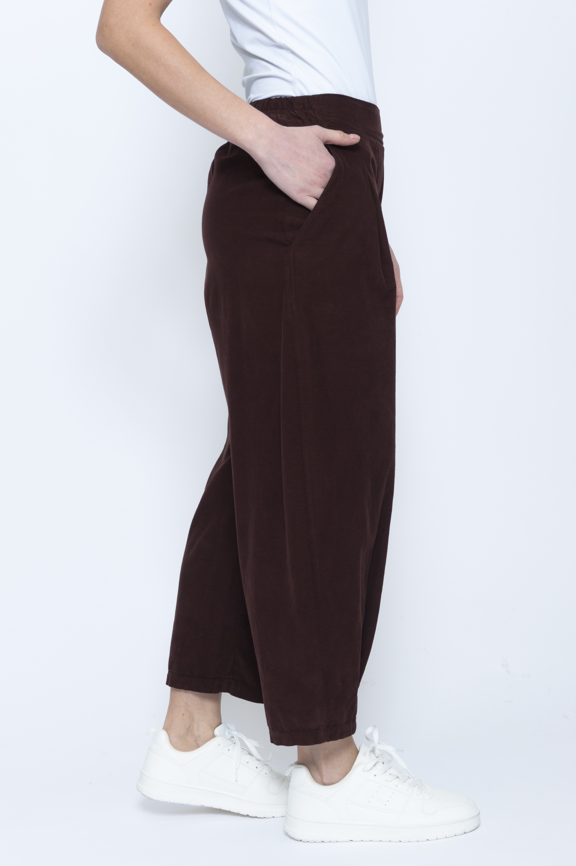 Blueberry Italia Needlecord Tulip shaped Trousers Moro Brown